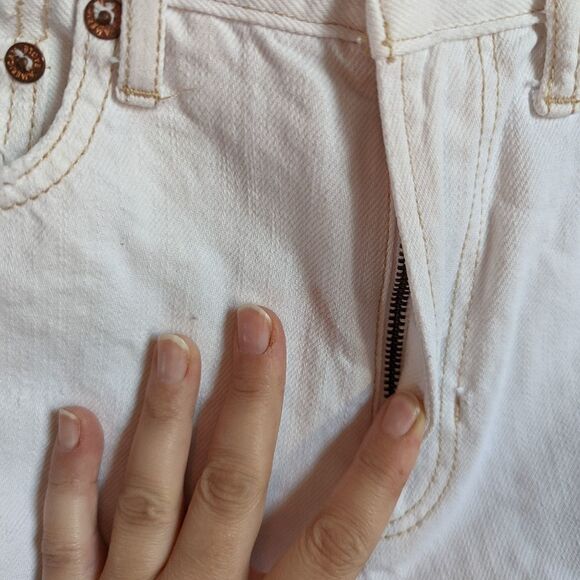 AMERICAN EAGLE White Distressed Cotton High-Rise Boyfriend Jean Shorts Size 0 - Picture 4 of 15